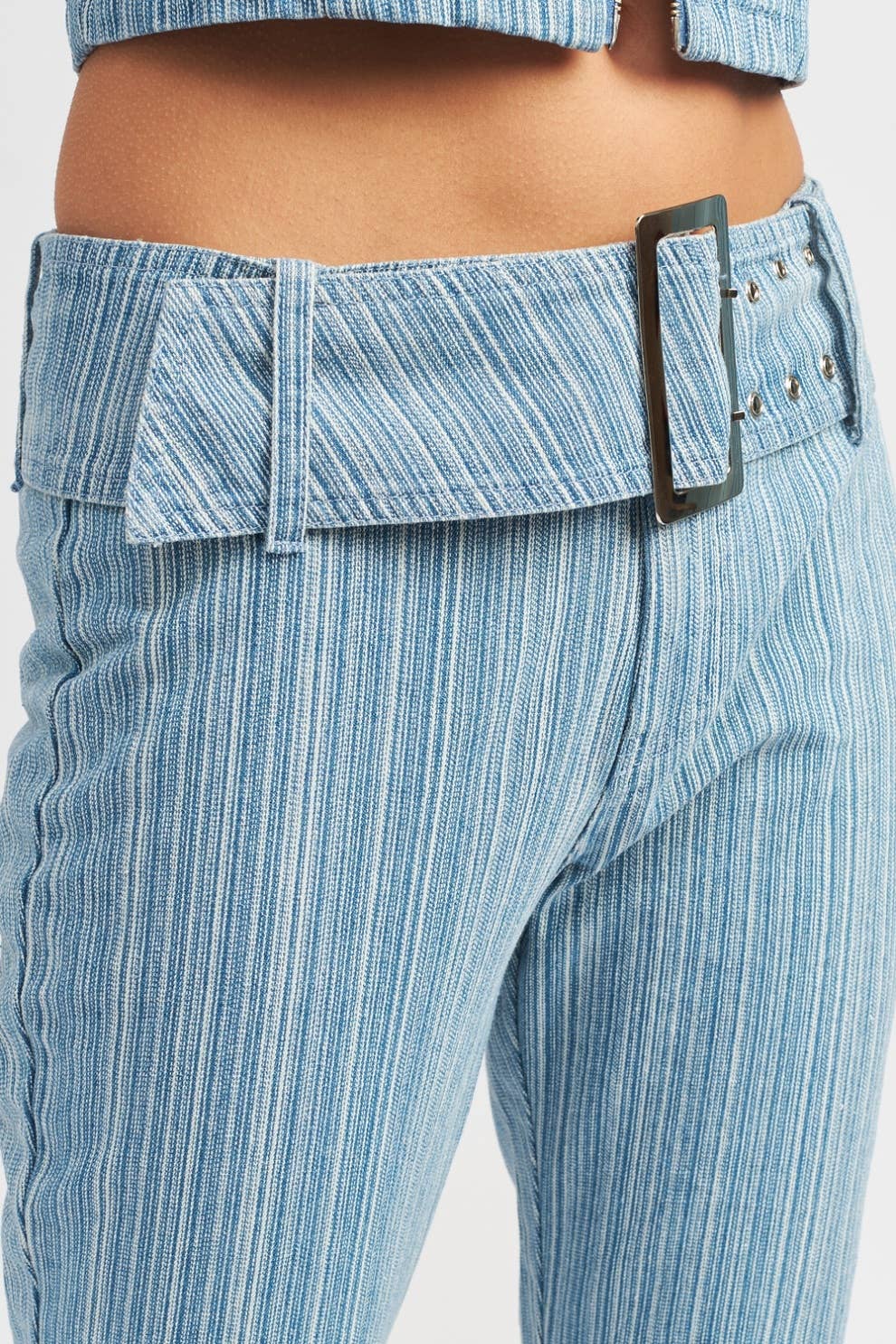 LOW RISE FLARED JEANS